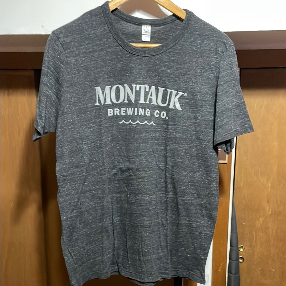Gray Men's T-Shirt. Montauk Brewery. Size XL